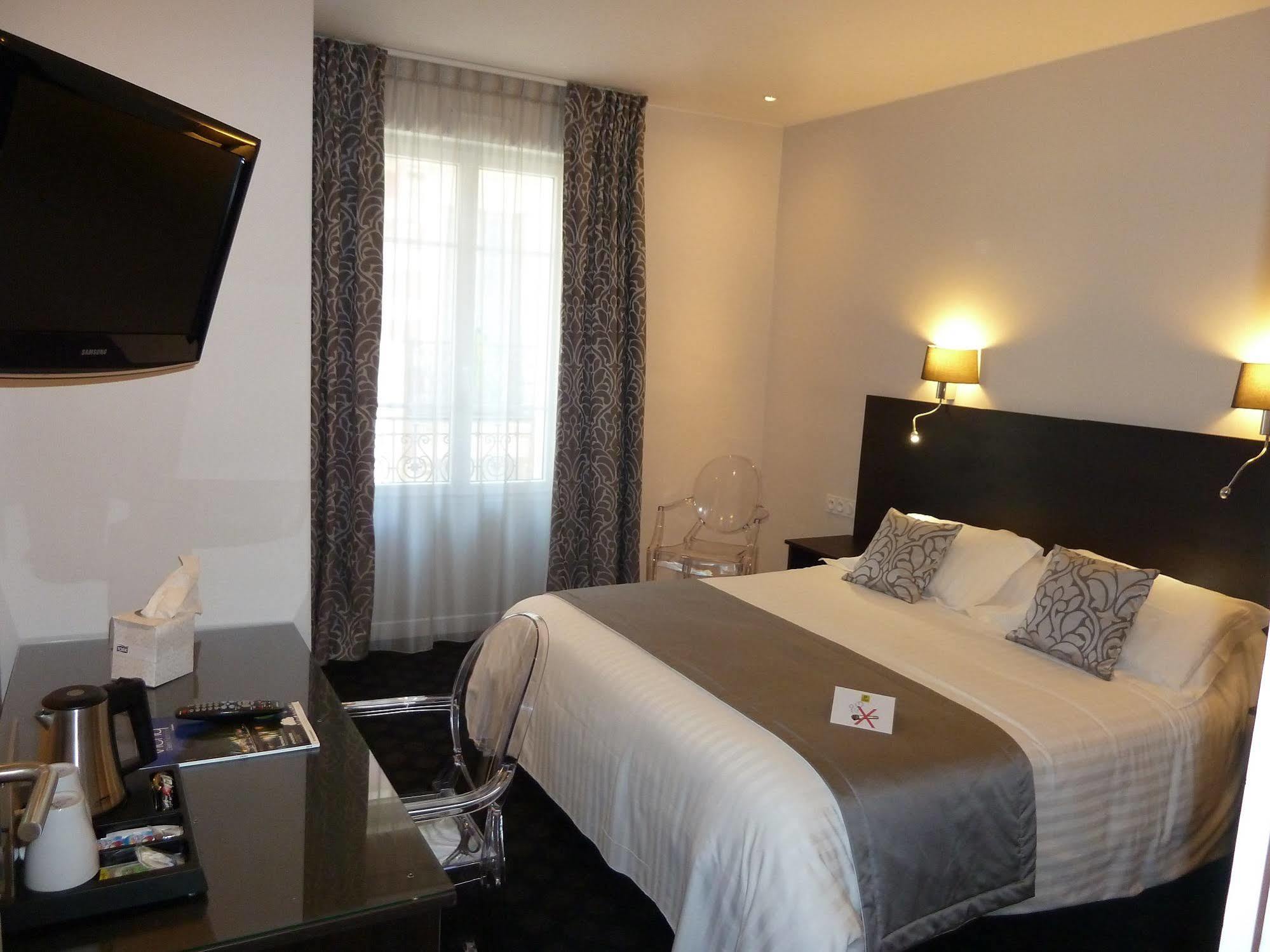 Hotel Logis Le Midland Vichy Zewnętrze zdjęcie